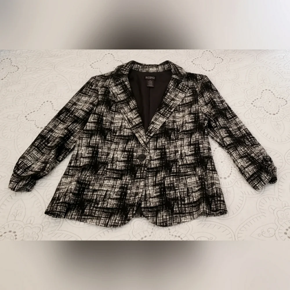SOHO Apparel Ltd. B&W Blazer - Picture 1 of 10